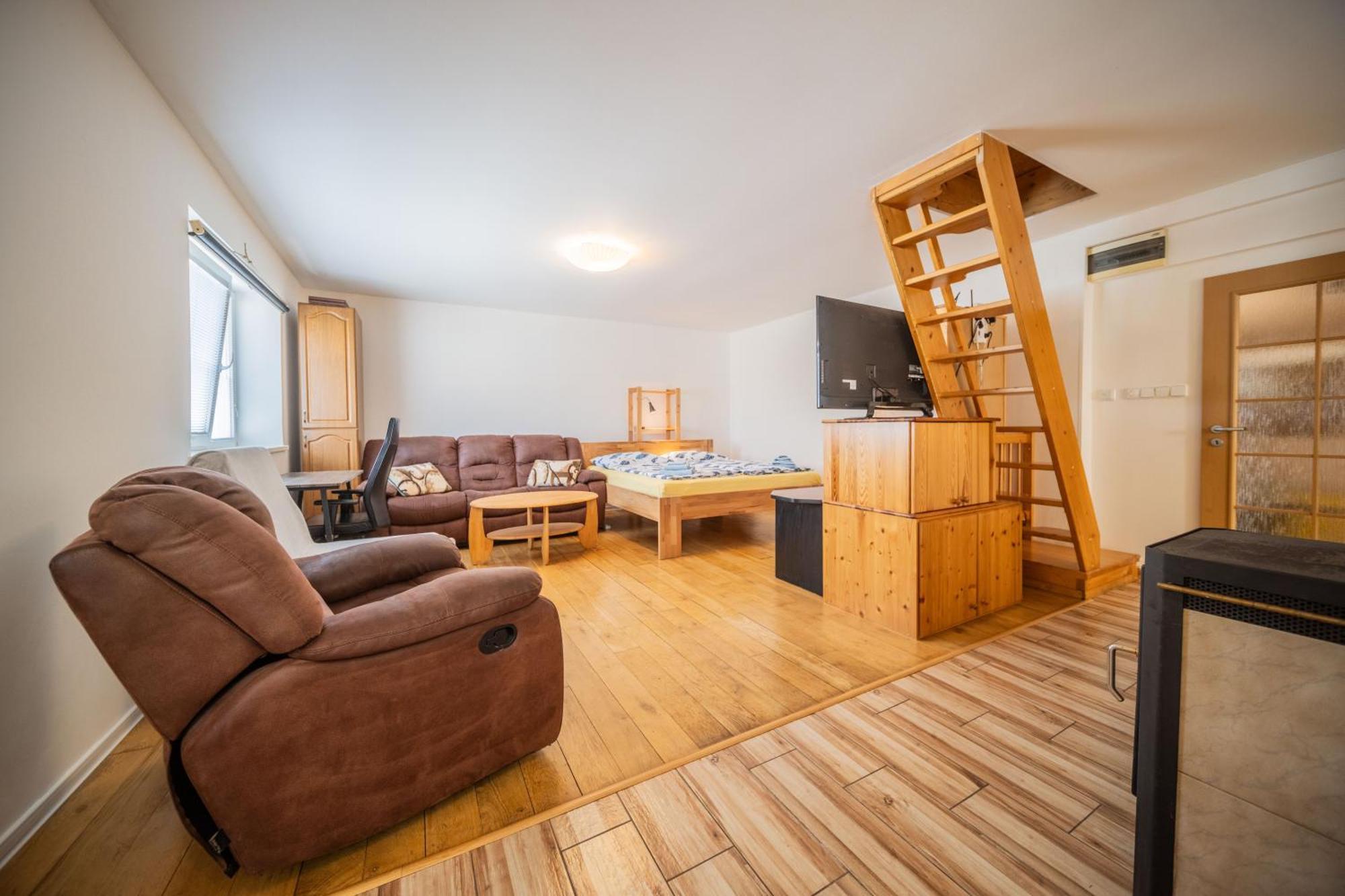 Holiday home Cely Dum S Vybavenou Kuchyni, Koupelna S Virivkou Prague