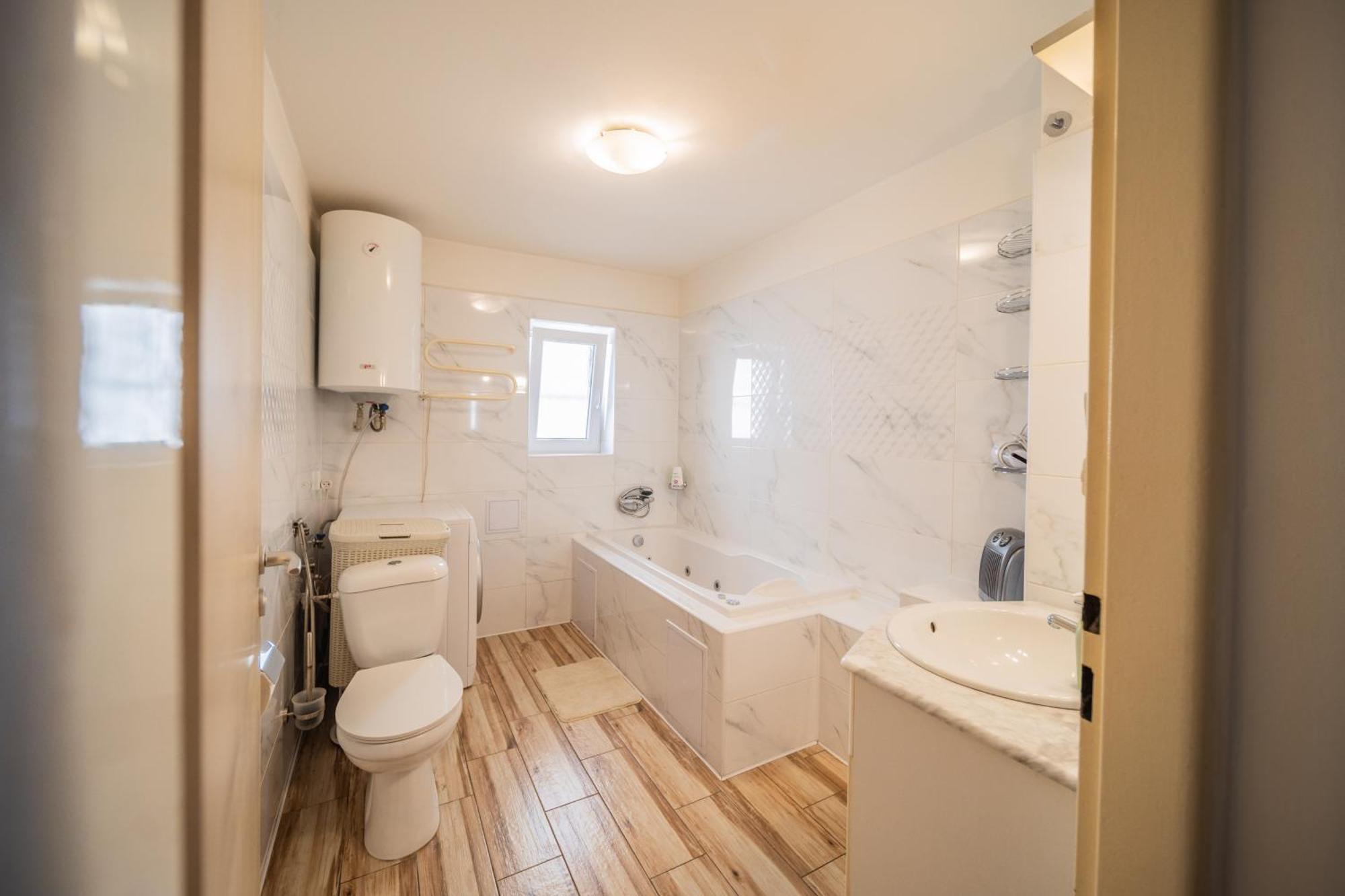 Holiday home Cely Dum S Vybavenou Kuchyni, Koupelna S Virivkou *